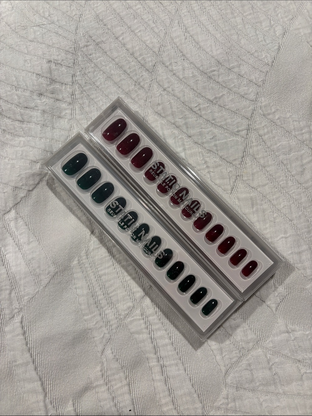 Press-On Nail Set — Emerald Green & Deep Red